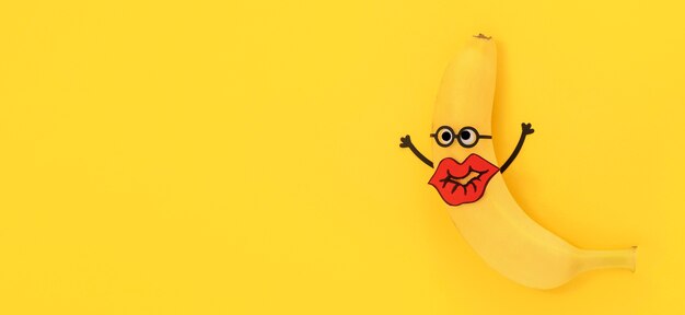 큰 입술을 가진 상위 뷰 바나나