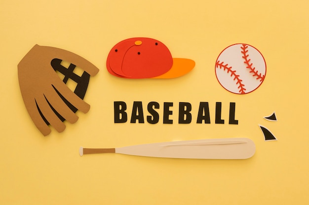Вид сверху бейсбол с битой, перчаткой и кепкой