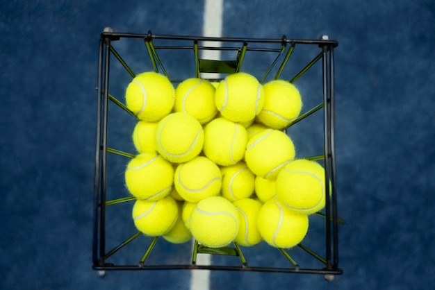 Top view basket with balls arrangement