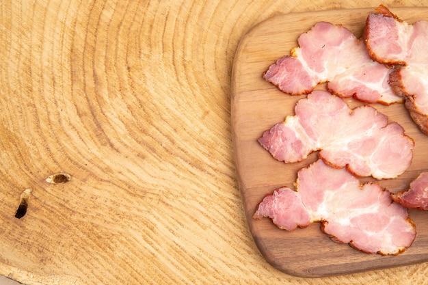 Free photo top view becon slices on serving board