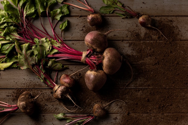 Free photo top view beets on table