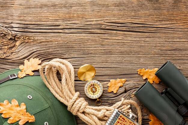 Top view binoculars and rope on a table