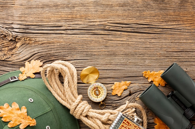 Top view binoculars and rope on a table