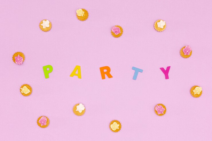 無料Photo クッキーとトップビューの誕生日の配置