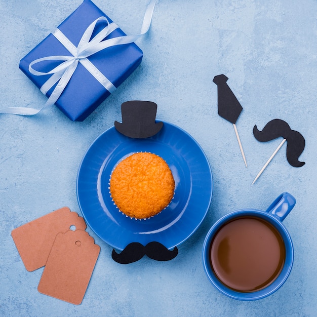 Free photo top view biscuit with cookie on plate