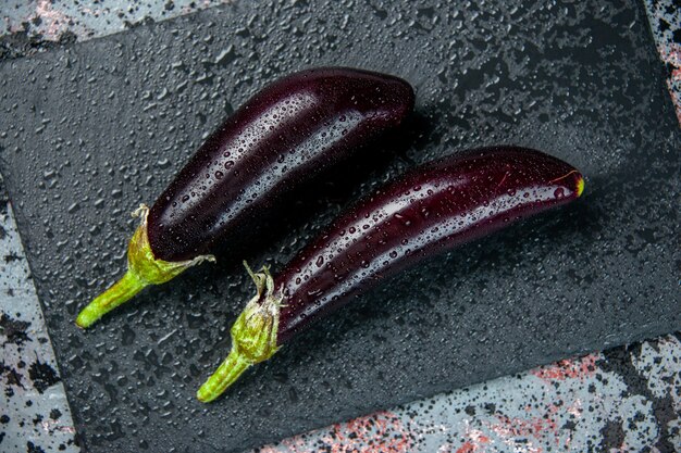 上面図明るい表面の黒いナス食品着色料新鮮な夕食熟したサラダ野菜