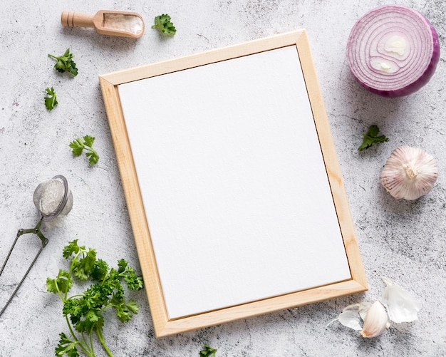 Free photo top view of blank menu with onion and garlic