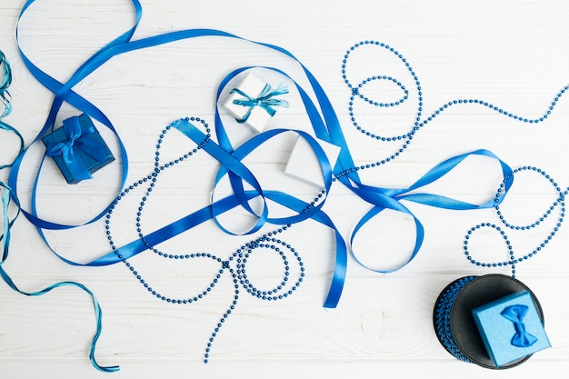 Free photo top view blue ribbon with gifts