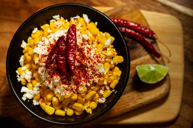 Free photo top view bowl with delicious esquites