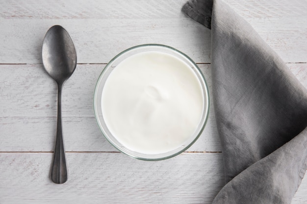 Free photo top view bowl with yogurt and spoon