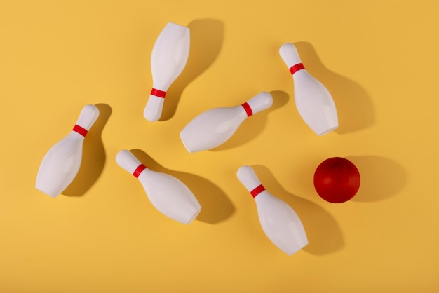 Free photo top view bowling pins and ball