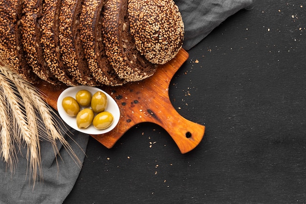 Foto gratuita vista dall'alto del concep di pane con copia spazio