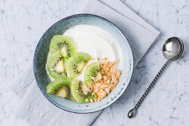 Top view breakfast bowl with kiwi and oats