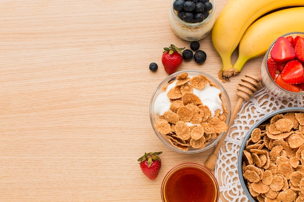 Foto gratuita concetto di colazione vista dall'alto