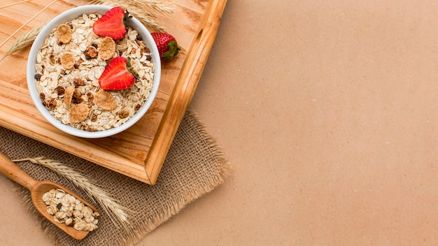 Foto gratuita colazione vista dall'alto con cereali