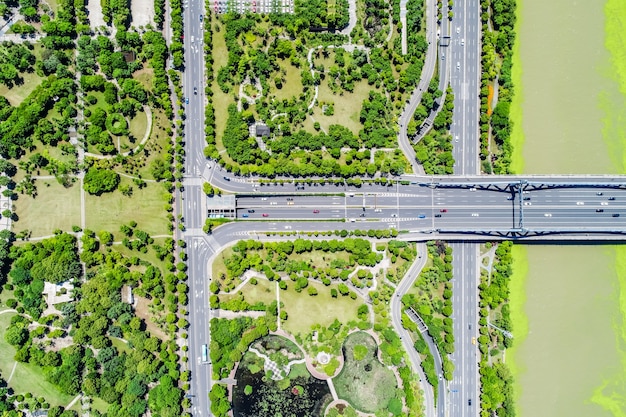 Foto gratuita vista dall'alto al ponte