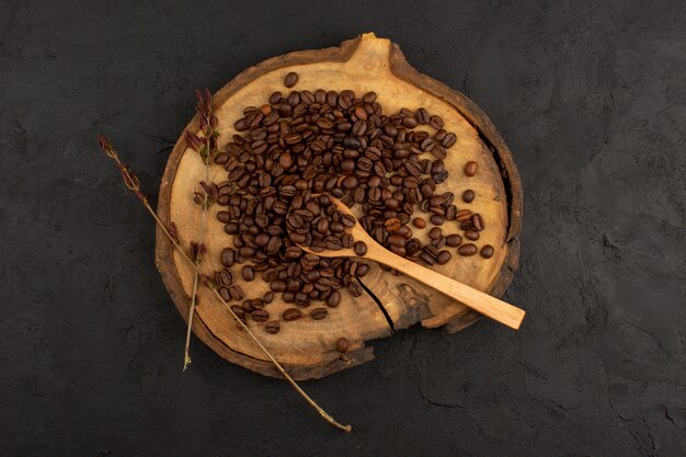 top view brown coffee seeds on the dark floor