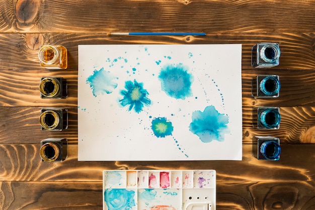 Free photo top view of brush with watercolor set