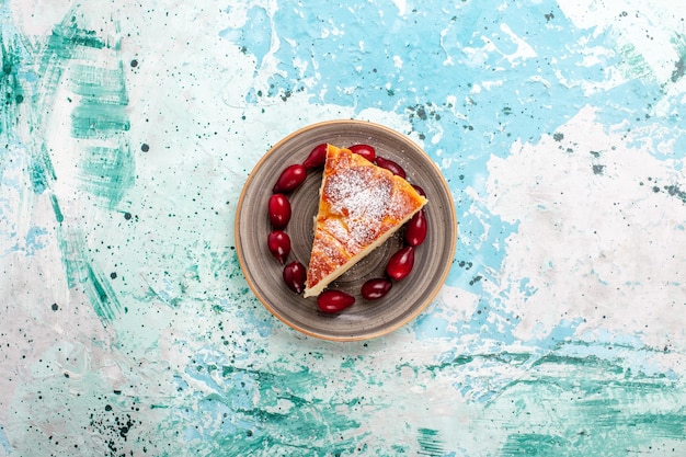 Free photo top view cake slice wit fresh red dogwoods on light blue surface fruit cake bake pie sugar biscuit sweet