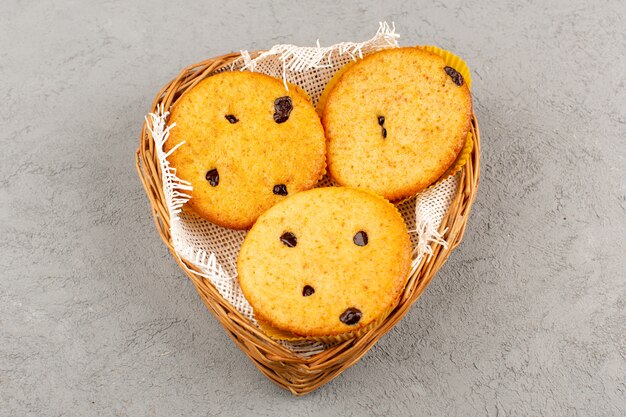 top view cakes yummy delicious sweet round inside basket on the grey