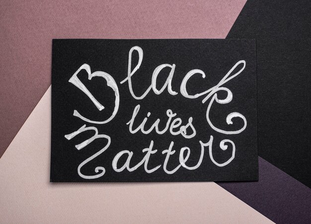 ブラック・ライヴズ・マター・スローガンのカードの上面図