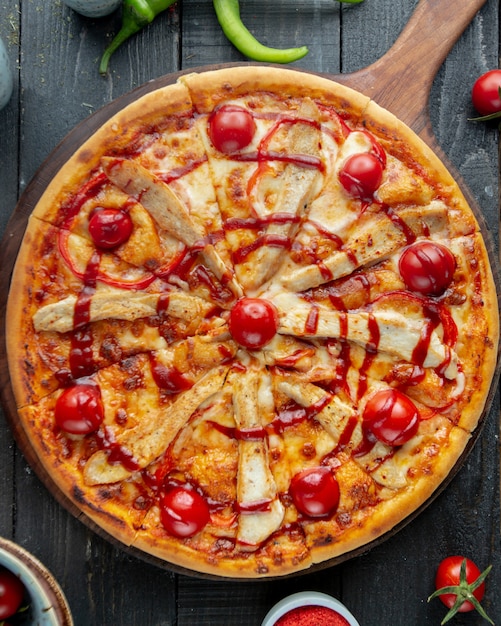 Top view of chicken pizza with red bell pepper tomato cheese and ketchup