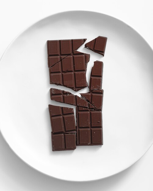 プレート上のチョコレートバーの上面図