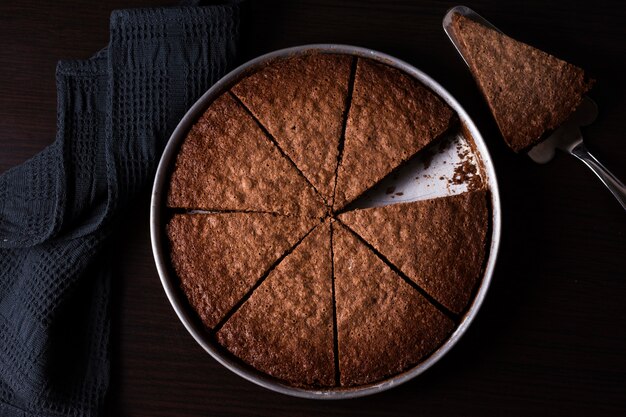 提供する準備ができているチョコレートケーキのトップビュー