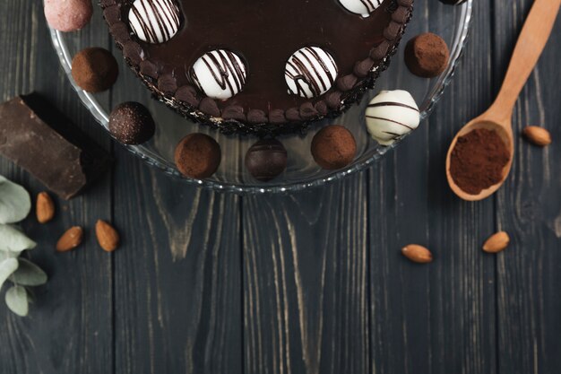 Вид сверху шоколадный торт
