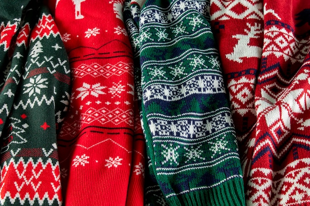Расположение рождественских свитеров сверху