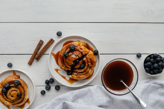 Top view cinnamon rolls with fruits