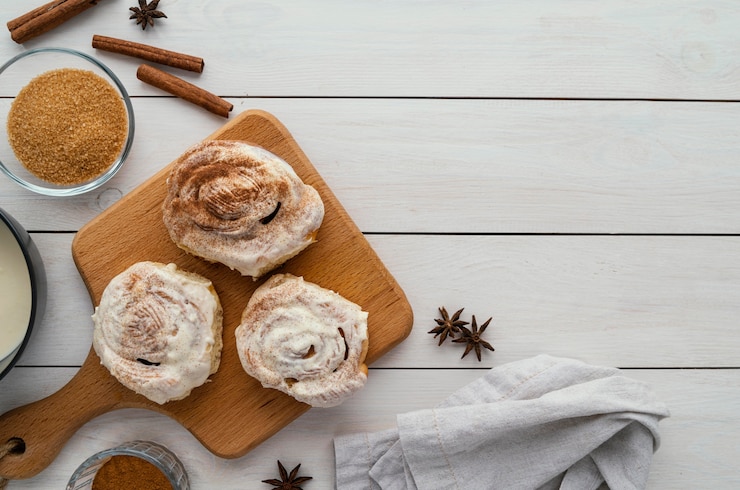 Free Photo top view cinnamon rolls on wooden board