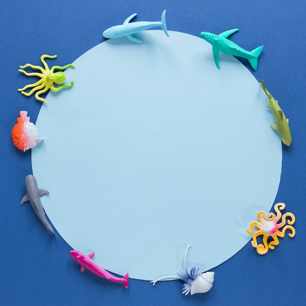 Free photo top view of circle and fish figurines