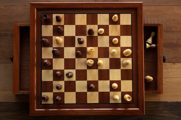 トップ ビューの古典的なチェス盤の静物