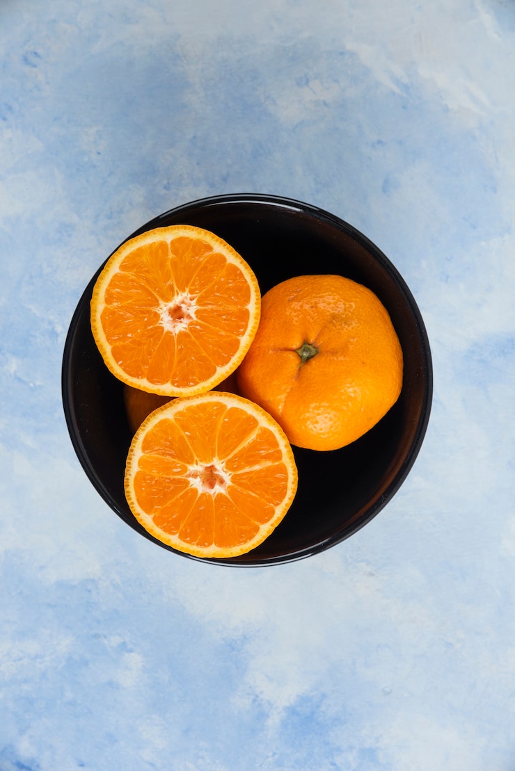 Free Photo top\ view of clementine mandarins in bowl