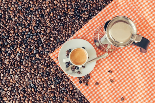 Foto gratuita concetto di caffè vista dall'alto con espresso