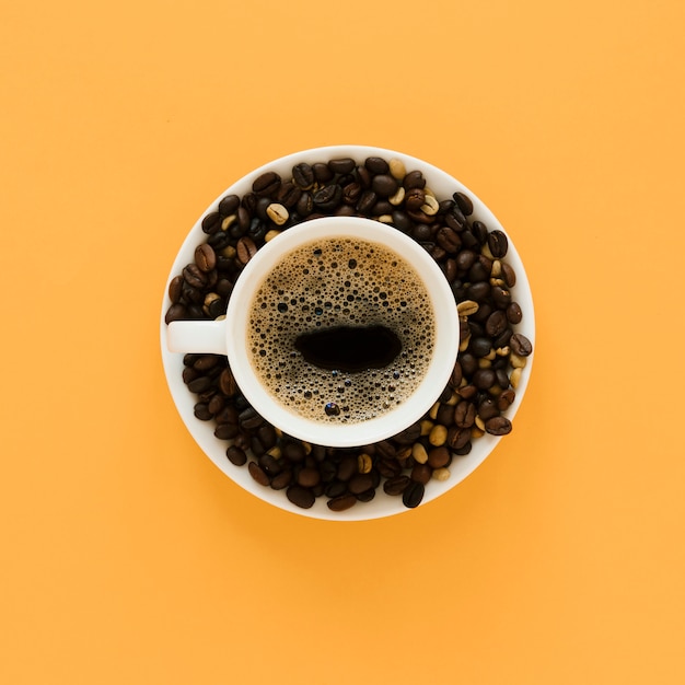 Free photo top view of coffee cup and beans