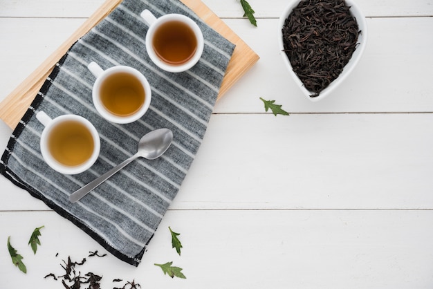 Foto gratuita vista dall'alto della tazza di caffè