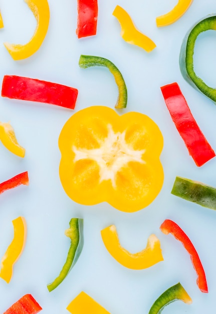 Free photo top view colorful assortment of bell peppers