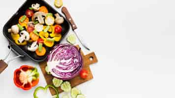 Free photo top view colorful assortment of vegetables with copy space