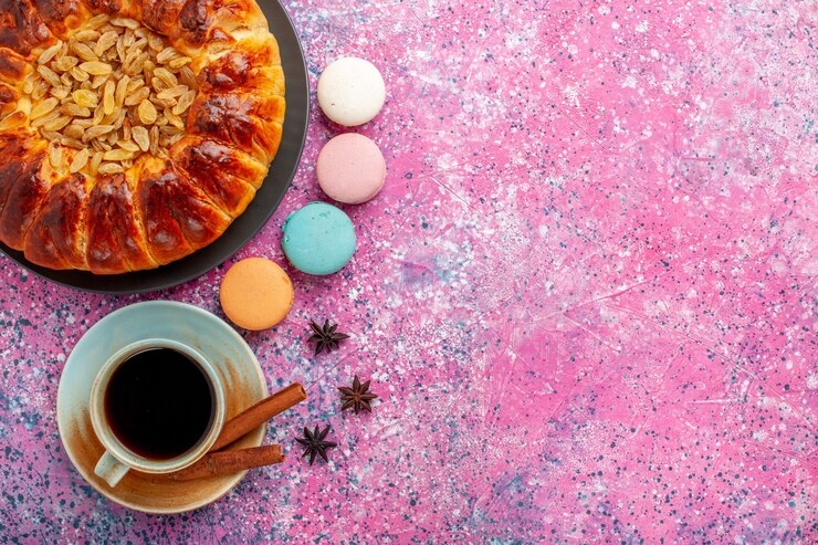 मुफ़्त फोटो top view colorful french macarons delicious cakes with tea and cinnamon on pink desk sugar bake biscuit cookie cake pie tea