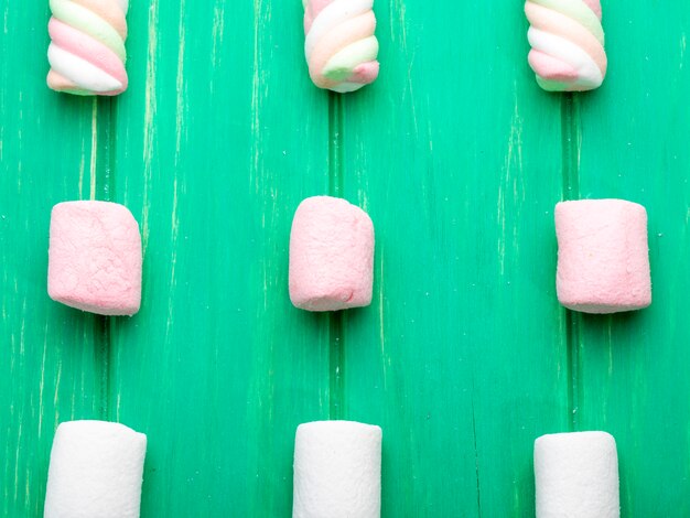 Free photo top view of colorful marshmallow on green