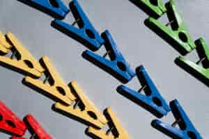 Free photo top view colourful clothespins