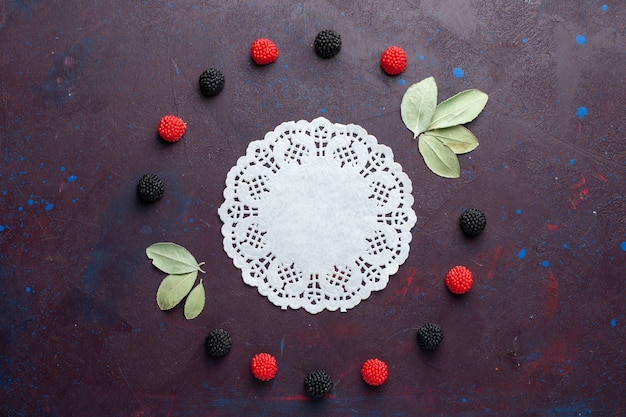 Top view of confiture berries circled on the dark surface