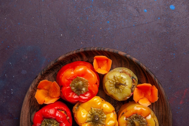 Top view cooked bell-peppers with ground meat on grey surface meal vegetables meat dolma food