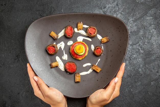 Free photo top view of cooked squashes designed meal inside plate on a grey surface