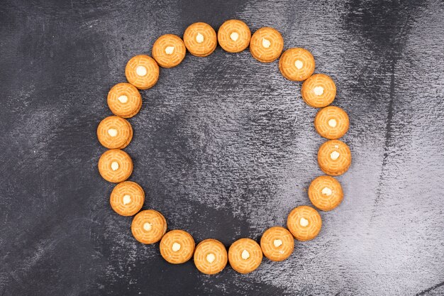 Top view cookies arranged in circle on dark surface