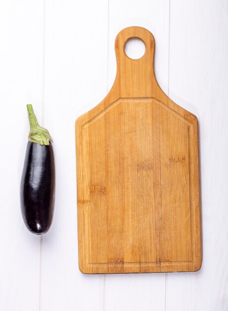 Free photo top view copy space fresh eggplant with cutting board on a white background