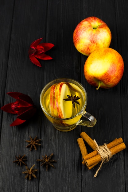 Free photo top view cup of lemon tea with black background