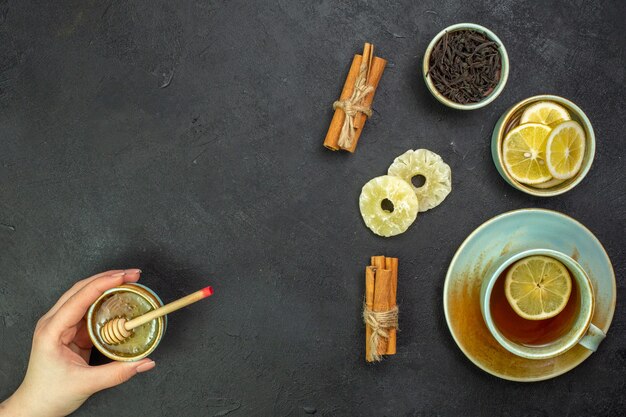 Top view cup of tea with lemon slices and honey o